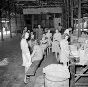 De kampwinkel van het Adek-kamp in Batavia, Bestanddeelnr 255-8167