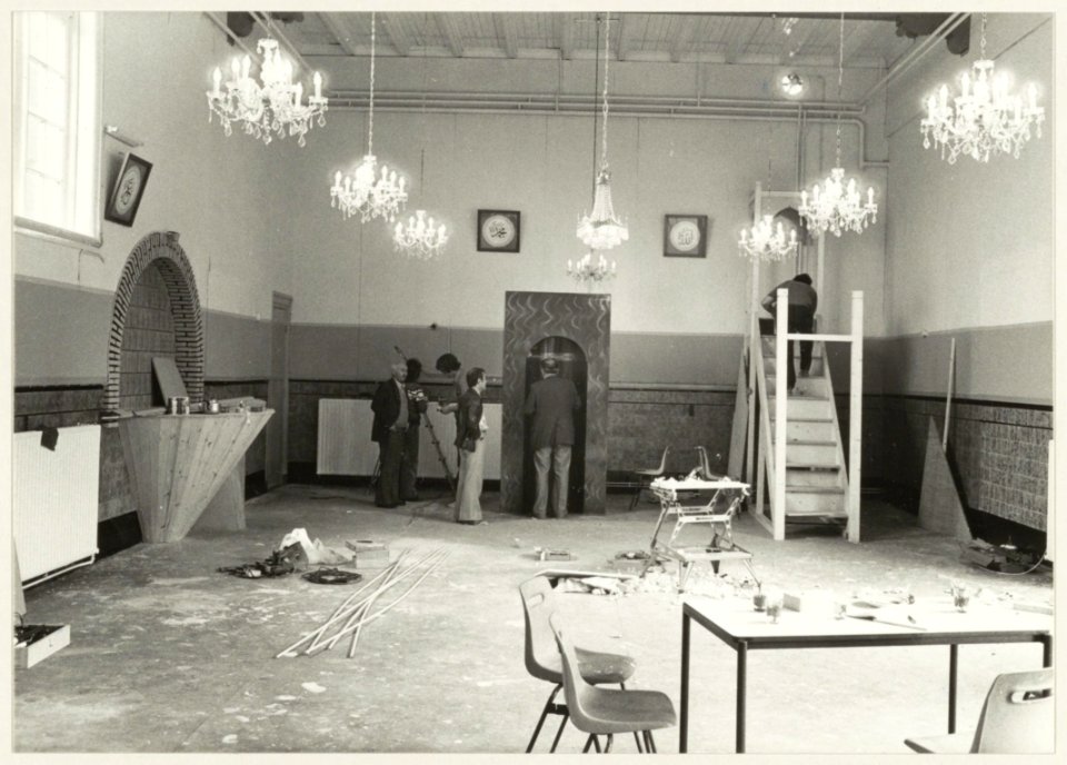 De laatste hand wordt gelegd aan de verbouwing van het nieuwe Turks Islamitisch Centrum c.q. moskee aan de Koningsteinstraat 2