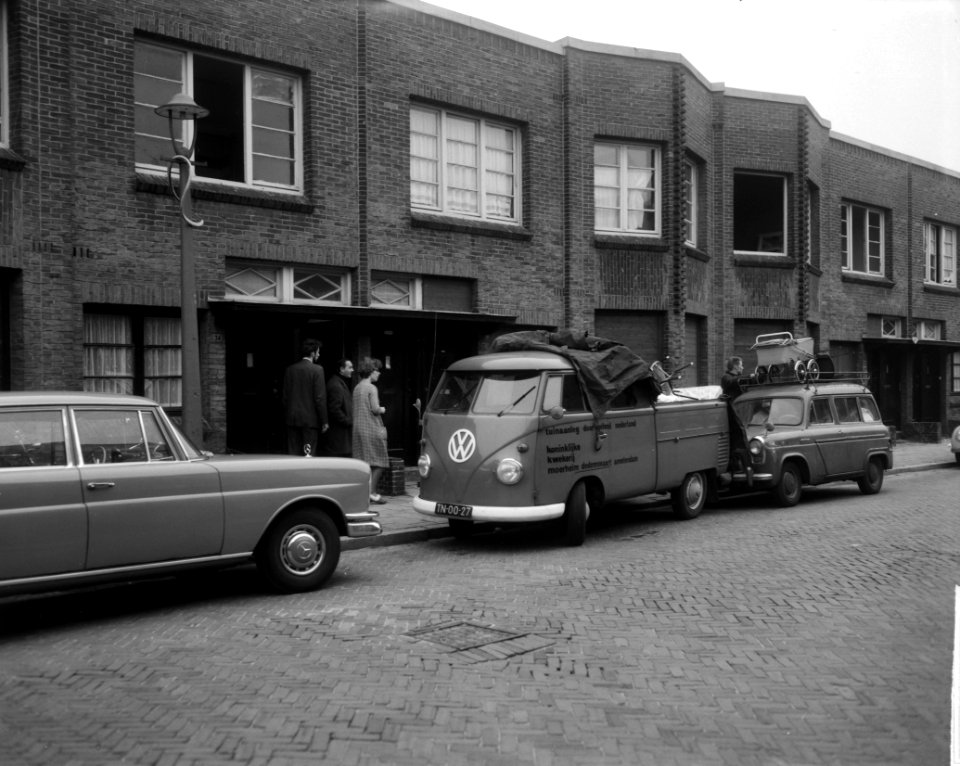 De laatste mensen vertrekken uit Gen. Vetterstraat, Bestanddeelnr 917-3265