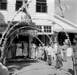 De koningin bezoekt een Hindoestaans kindertehuis in Alkmaar, Bestanddeelnr 252-4508