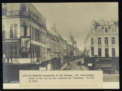 De Duitsche terugtocht in het Westen. Het onbeschadigde Douai op den dag van den, Bestanddeelnr 158-0862