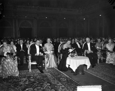 De Koningin bij galaconcert Holland Festival Mozartherdenking, Bestanddeelnr 907-8853