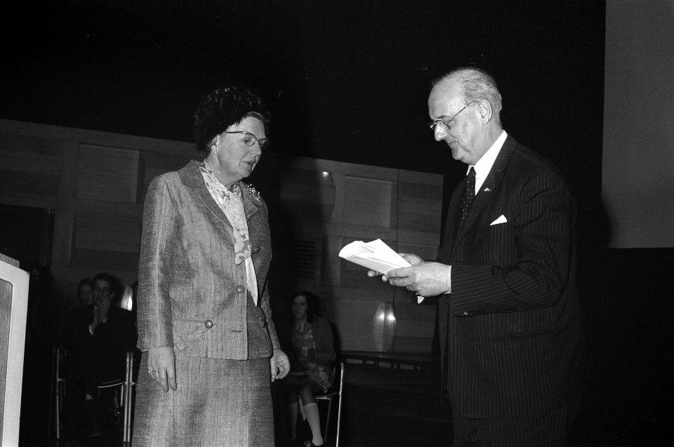 De Koningin in gesprek met de voorzitter, Bestanddeelnr 925-5587