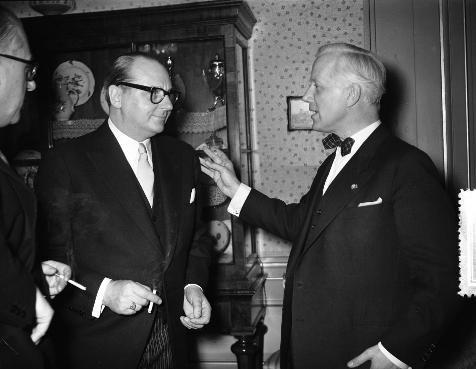 De Duitse minister van Buitenlandse Zaken, Heinrich von Brentano bezoekt de burg, Bestanddeelnr 907-6314