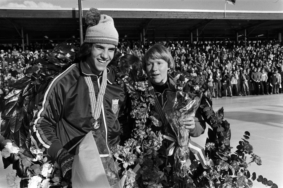 De kampioenen Eric Heiden en Sylvia Burka met lauwerkrans, Bestanddeelnr 929-0488