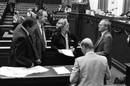 De Kamerleden v.l.n.r. Van Dam, Duinker, Salomons (PvdA), Bestanddeelnr 931-0136