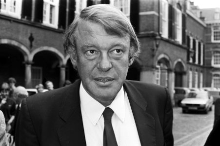 De kandidaat-minister van Defensie, Hans van Mierlo (D66), Bestanddeelnr 931-6203