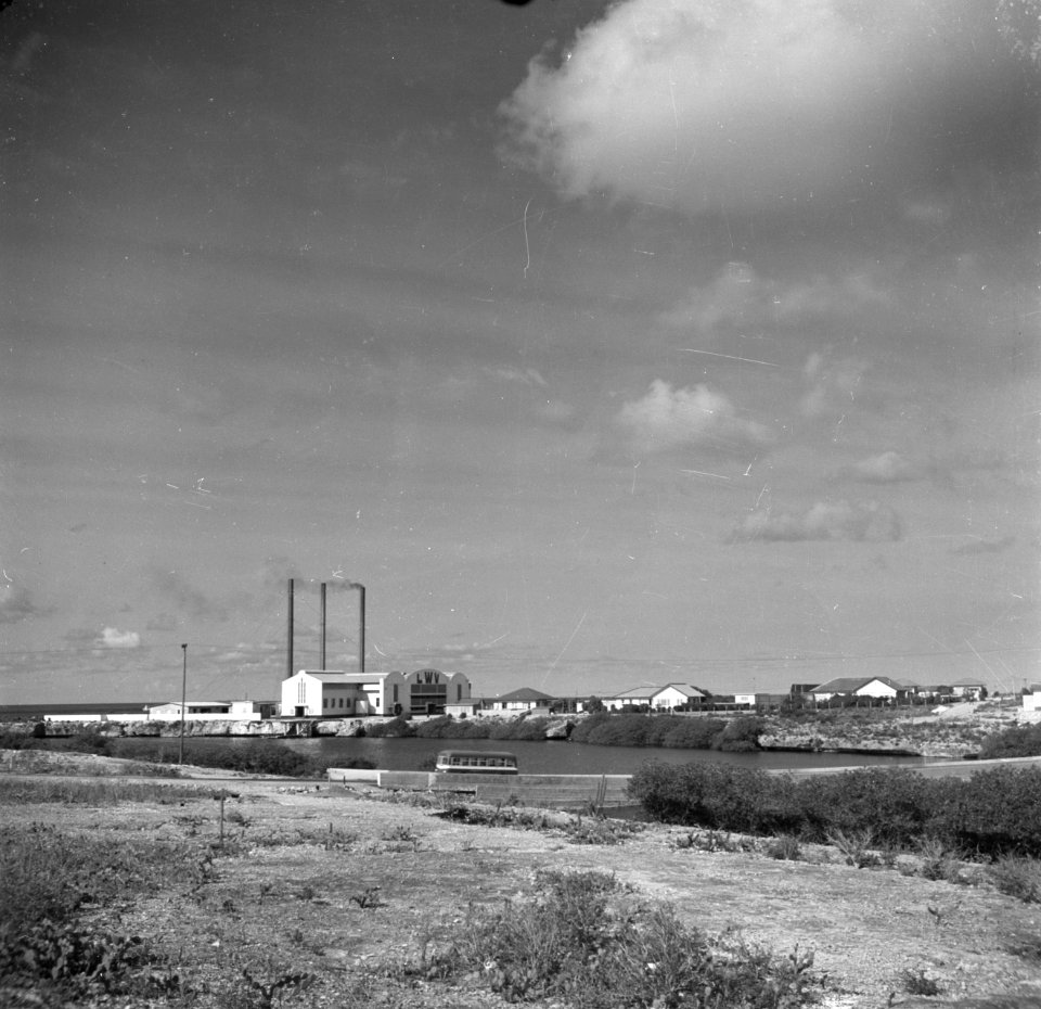 De distillatie-inrichting van 's Lands water Voorziening (LWV) bij Spaans Lagoen, Bestanddeelnr 252-7954