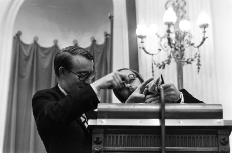 De Koning bij de defecte microfoon, Bestanddeelnr 926-8434