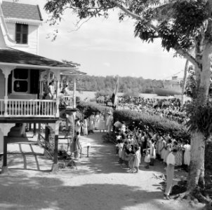 De koningin bezoekt een kindertehuis in Alkmaar, Bestanddeelnr 252-4511