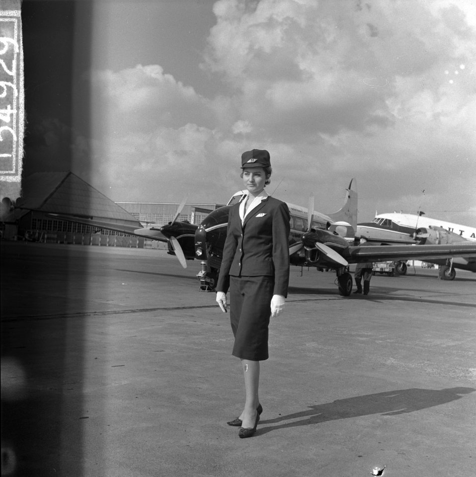 De eerste binnenlandse luchtlijn geopend Eelde-Schiphol-Rotterdam, Bestanddeelnr 915-4929