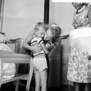 De eerste grote schooldag, het is moeilijk afscheid nemen, Bestanddeelnr 911-5229
