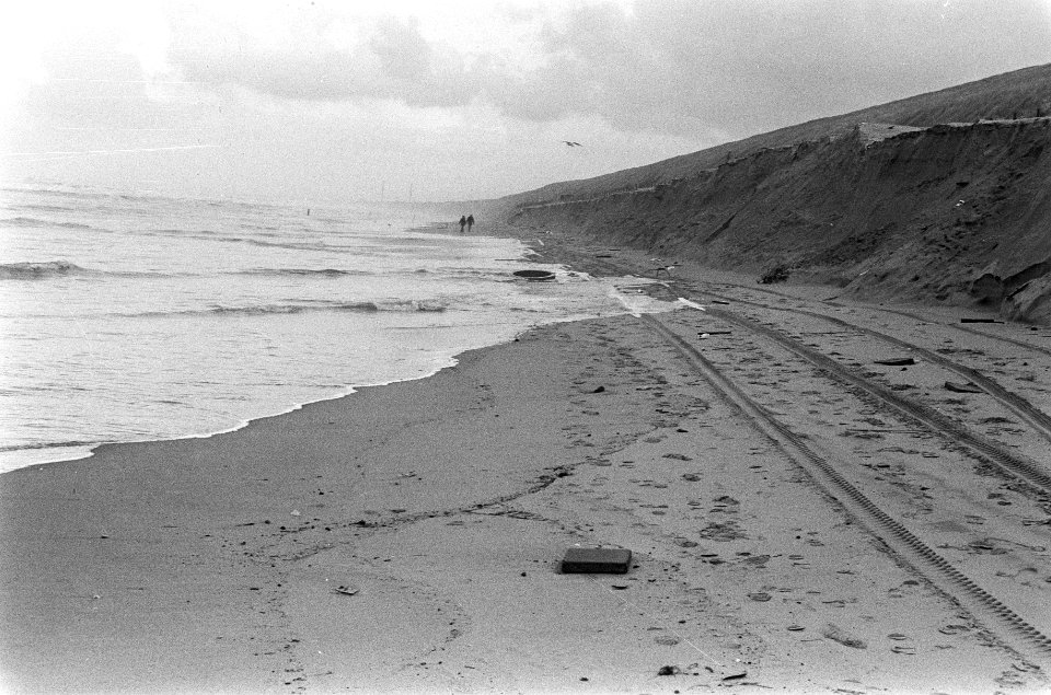 De duinafslag gezien vanaf het strand, Bestanddeelnr 926-8918