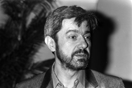 De Duitse schrijver Jurek Becker, in 1976 in de DDR uit de partij geroyeerd in v, Bestanddeelnr 931-8023