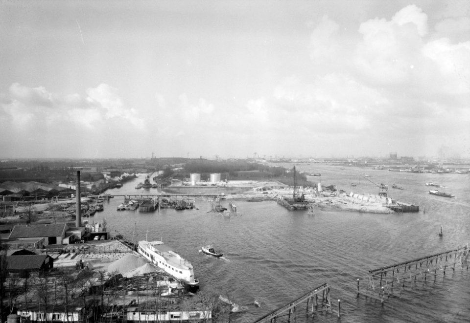 De bouw van de Brienenoordbrug te Rotterdam. Overzicht van de bouw van 3 landhoo, Bestanddeelnr 912-2891