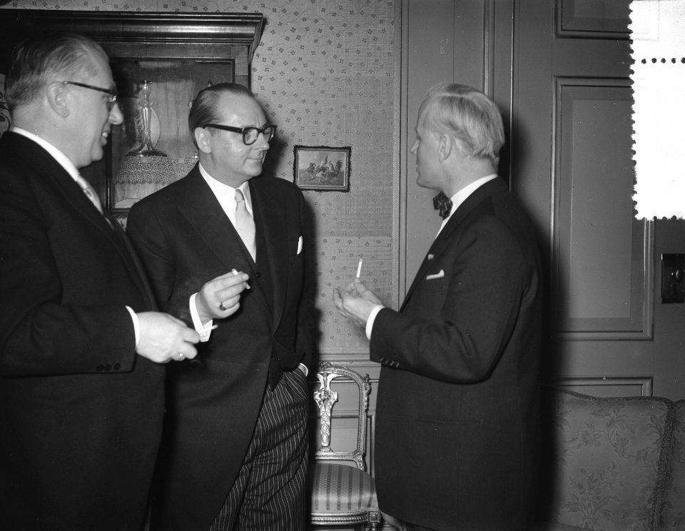 De Duitse minister van Buitenlandse Zaken, Heinrich von Brentano bezoekt de burg, Bestanddeelnr 907-6315