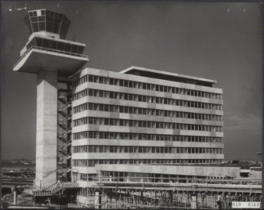 De bouw van het nieuwe areaal op Schiphol begint in het eindstadium te komen. Bo, Bestanddeelnr 059-0569