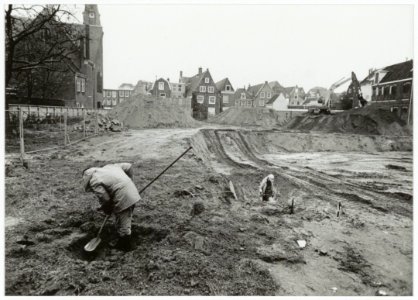 De bouwput van het Koningscarré. NL-HlmNHA 54035329