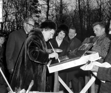 De bouw van Het Dorp , koningin Juliana schilderde een tableau met de naam He, Bestanddeelnr 914-7642