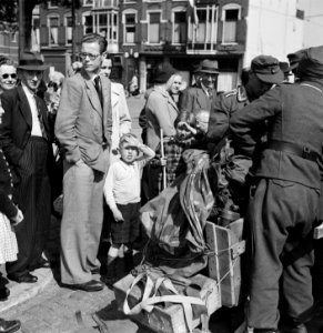De Duitsers verlaten Den Haag, Bestanddeelnr 900-3259