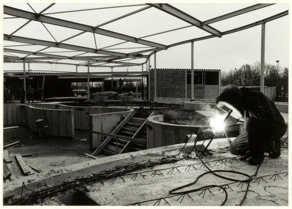 De bouw van het Boerhaavebad. NL-HlmNHA 54032202