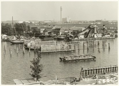 De bouw van de Waarderbrug over het Noorder Buiten Spaarne., NL-HlmNHA 54003060