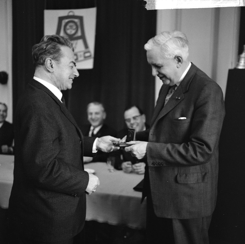 De eerste Jacob van Maerlantprijs voor populair-wetenschappelijke publicaties in, Bestanddeelnr 916-0695
