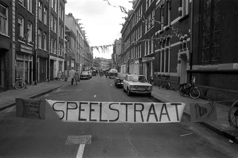 De Eerste Schinkelstraat omgedoopt tot Speelstraat ten behoeve van spelende kind, Bestanddeelnr 925-6729