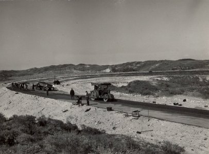 De aanleg van het nieuwe circuit. Aangekocht in 1977 van fotograaf C. de Boer. Identificatienummer 54-004057, NL-HlmNHA 54004057