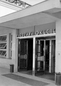 De aankomsthal van de luchthaven van Warschau in Polen, Bestanddeelnr 190-0019