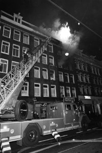 De brand begon op de derde verdieping, Bestanddeelnr 931-0422