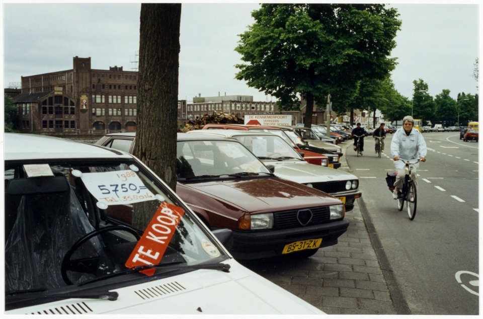 De autohandel tussen de Floresstraat en het havenkantoor wordt verboden middels een aanpassing van de Algemene Plaatselijke verordening. NL-HlmNHA 54036165