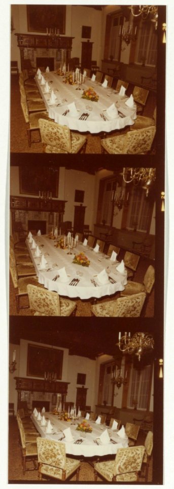 De B & W kamer feestelijk gedekt voor het afscheid van wethouder van Liemt, NL-HlmNHA 54003981