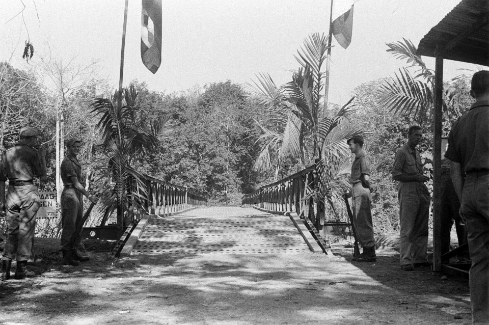 De brug met schildwacht, Bestanddeelnr 1503-1-4
