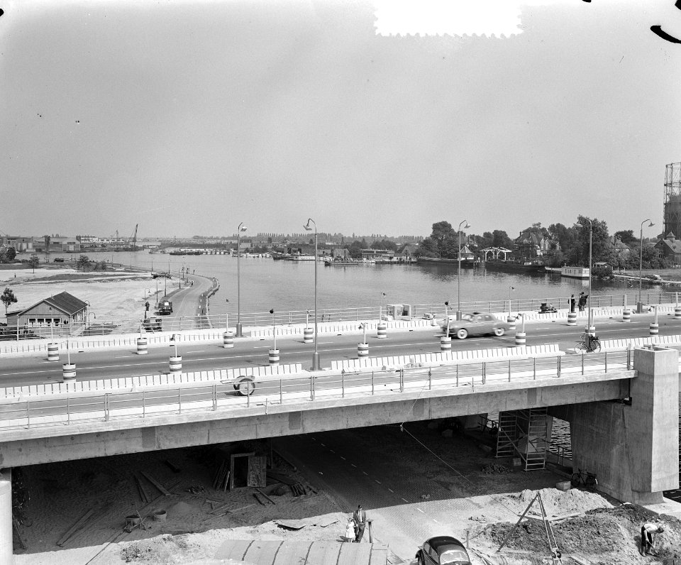 De Amstelbrug bij de Rijnstraat in Amsterdam voor de rijksweg naar Utrecht is nu, Bestanddeelnr 906-5057