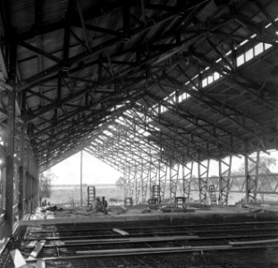 De Bruynzeelfabriek aan de Surinamerivier in aanbouw, Bestanddeelnr 252-6273