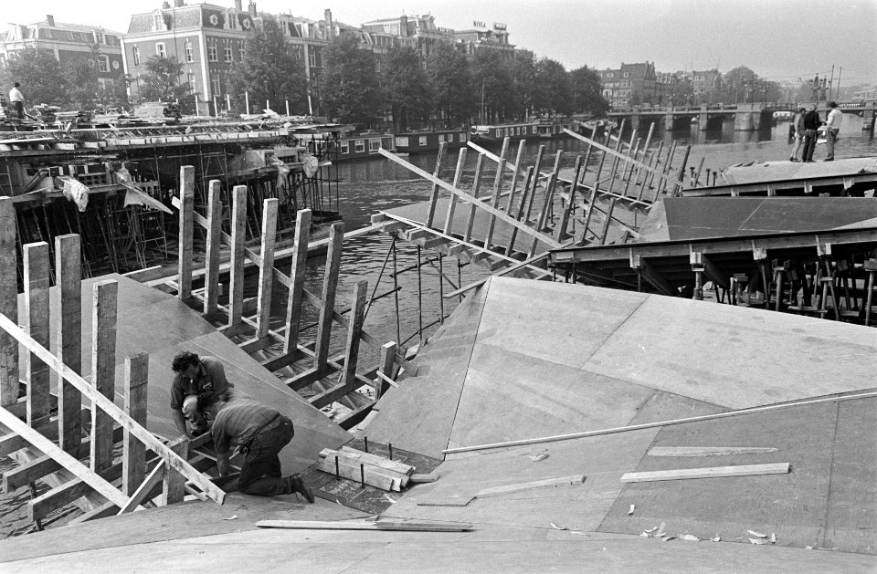 De brug is in aanbouw, Bestanddeelnr 921-6637