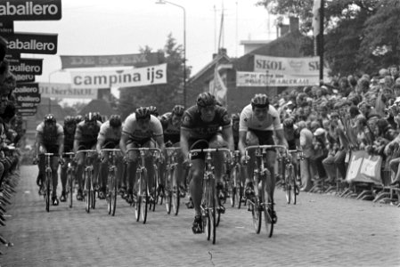 De Acht van Chaam Gerrie Knetemann en Van de Poel (Belgie) in actie, Bestanddeelnr 929-8345