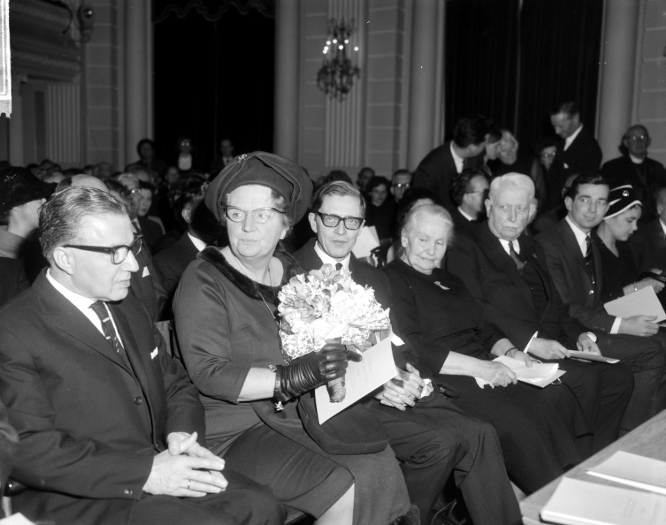 De Albert Schweitzerprijs uitgereikt aan mevrouw G. Kurtz in Concertgebouw v.l.n, Bestanddeelnr 917-3647
