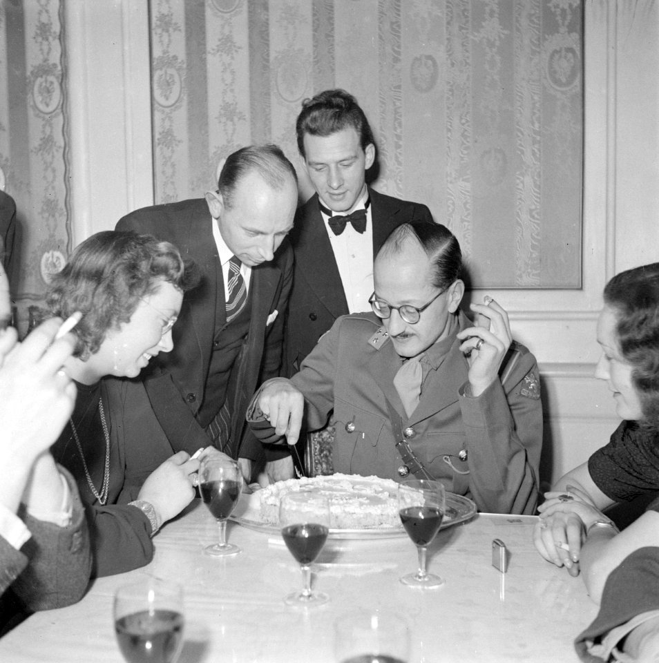 De algemeen secretaris reorganisatie van de hofhouding en daarna kamerheer in bu, Bestanddeelnr 255-9063