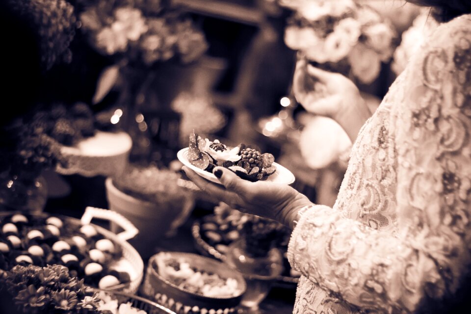 Bride buffet marriage