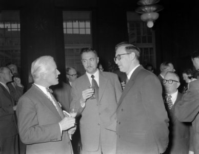 De burgemeester ontvangt schaaktoernooi Heer Prins (midden) Smyslov (rechts), Bestanddeelnr 907-6850