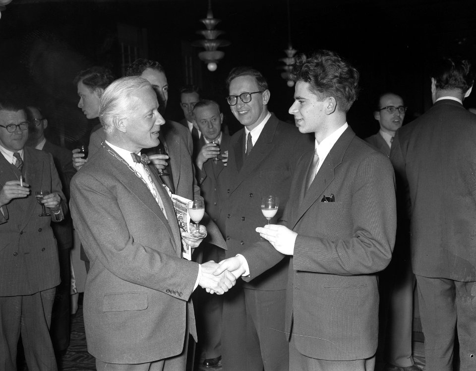 De burgemeester ontvangt schaaktoernooi Spasky (rechts) Smyslov (rechts), Bestanddeelnr 907-6851