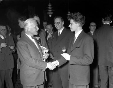 De burgemeester ontvangt schaaktoernooi Spasky (rechts) Smyslov (rechts), Bestanddeelnr 907-6851
