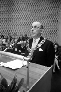 De burgemeester tijdens zijn toespraak, Bestanddeelnr 926-8644