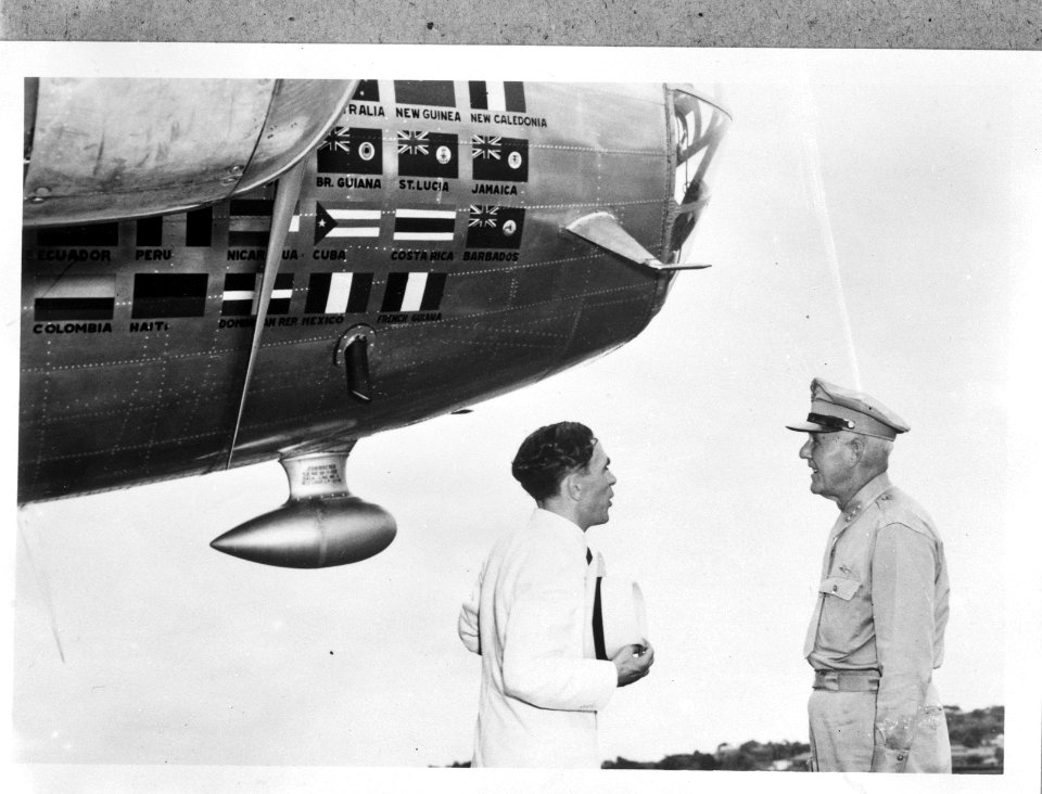 De Amerikaanse generaal George H. Brett (commandant US Caribbean Defense Command, Bestanddeelnr 934-9008