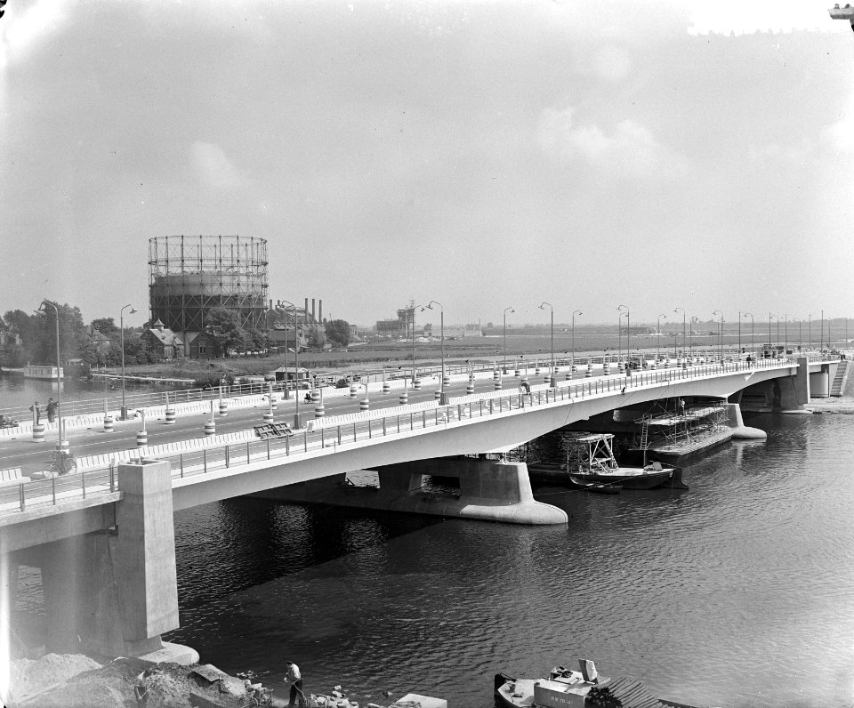 De Amstelbrug bij de Rijnstraat in Amsterdam voor de rijksweg naar Utrecht is nu, Bestanddeelnr 906-5055
