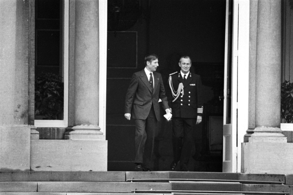 De aankomst Dries van Agt, Bestanddeelnr 929-3819