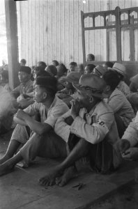 De door de T.N.I. gedwongen geevacueerde bevolking van Banjoe Biroe (Semarang se, Bestanddeelnr 424-5-1
