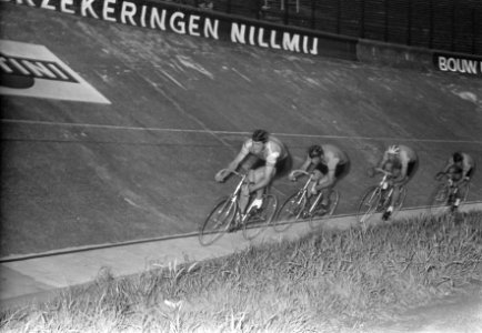 De achtervolgingsploeg, v.d. Ruit , Nieuwkamp, Hoekstra en Blok in actie, Bestanddeelnr 921-5980